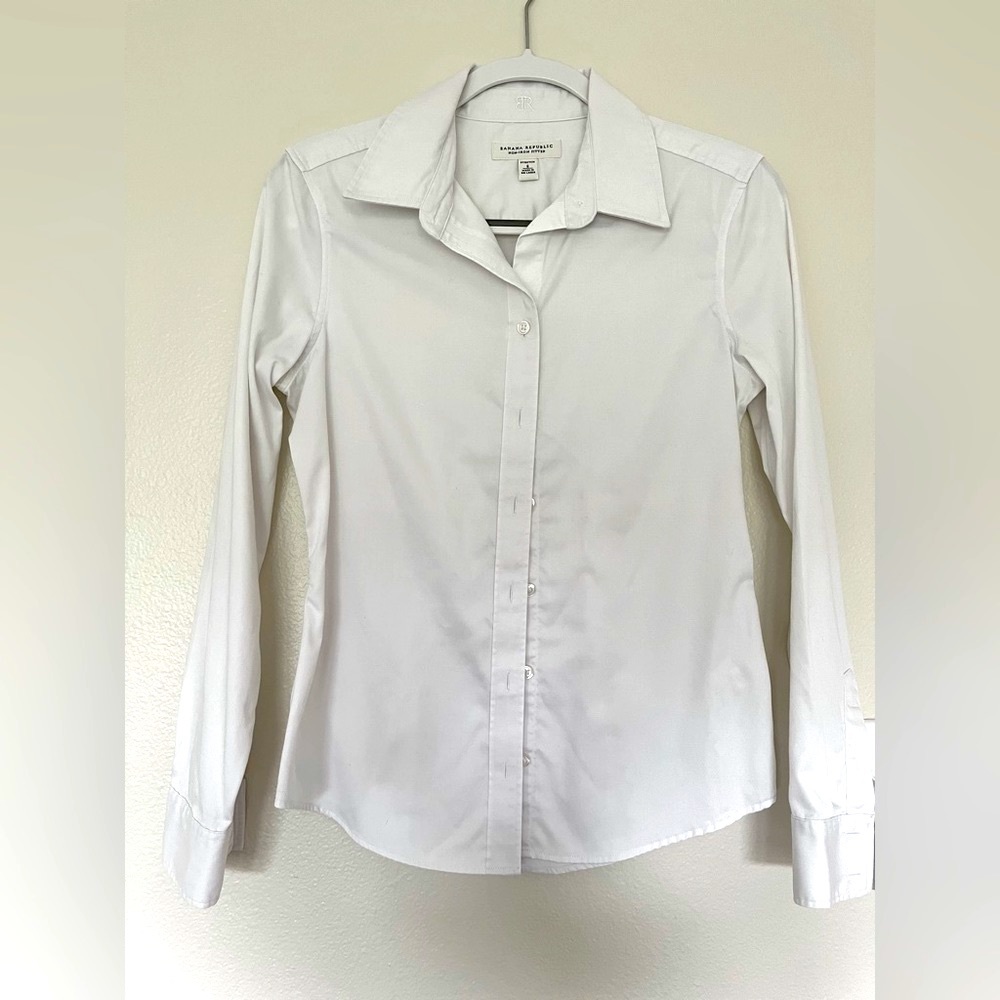 Banana Republic Non-Iron Fitted Button Down Shirt - Size 6  
2 available